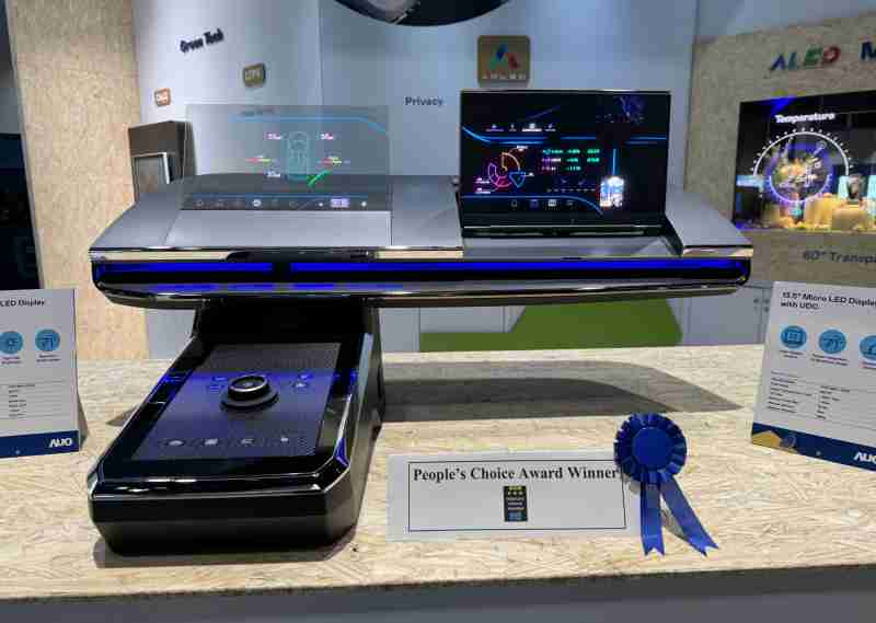 传奇国际车用Micro LED Display HMI解决方案获”最佳车用显示奖”，，，，以用户为中心开发，，，，针对前座驾驶与乘客设计兼具娱乐与安全的高画质屏幕，，，，包含车舱前座的Micro LED透明屏幕及全球首款内建镜头的智慧Micro LED显示器