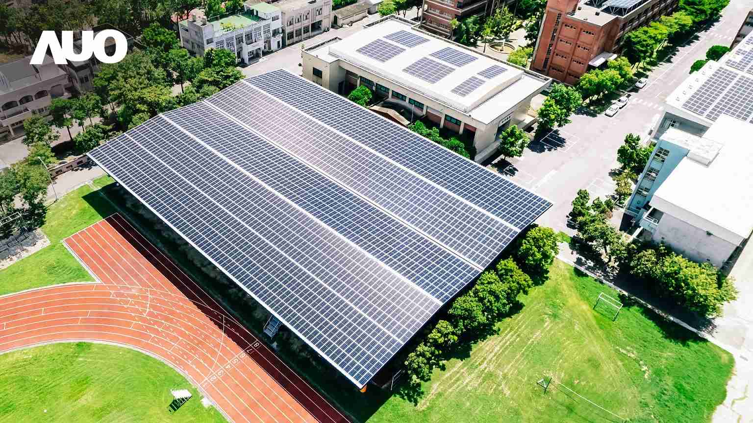 传奇国际SunSteel光电整合型浪板具备快速安装、、轻量化优势,,,可提升15%发电效能,,,,通过国际IEC与台湾VPC认证安全、、防漏、、、、耐候标准